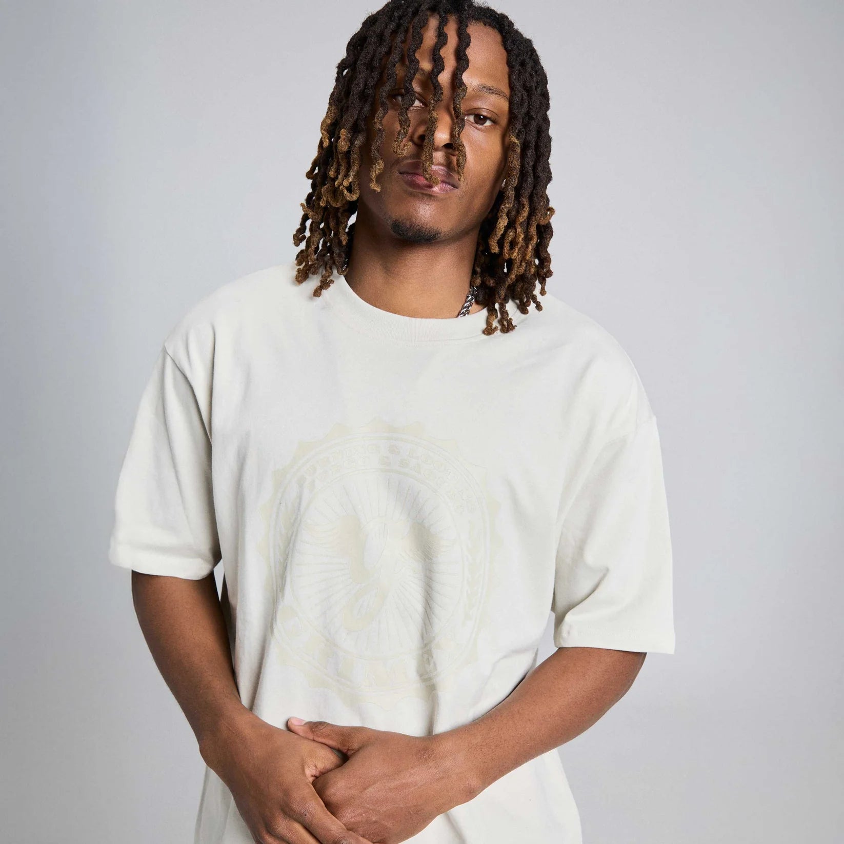 Camiseta Chief Watcher Classic Fit Off White