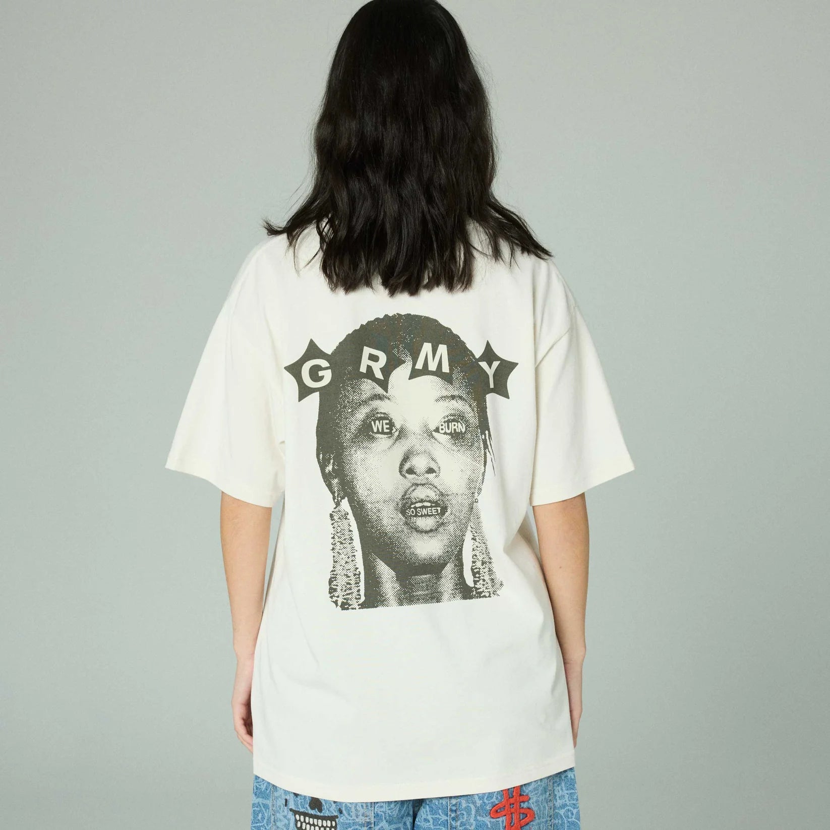 Camiseta The We Burn Sweet Classic Fit Off White