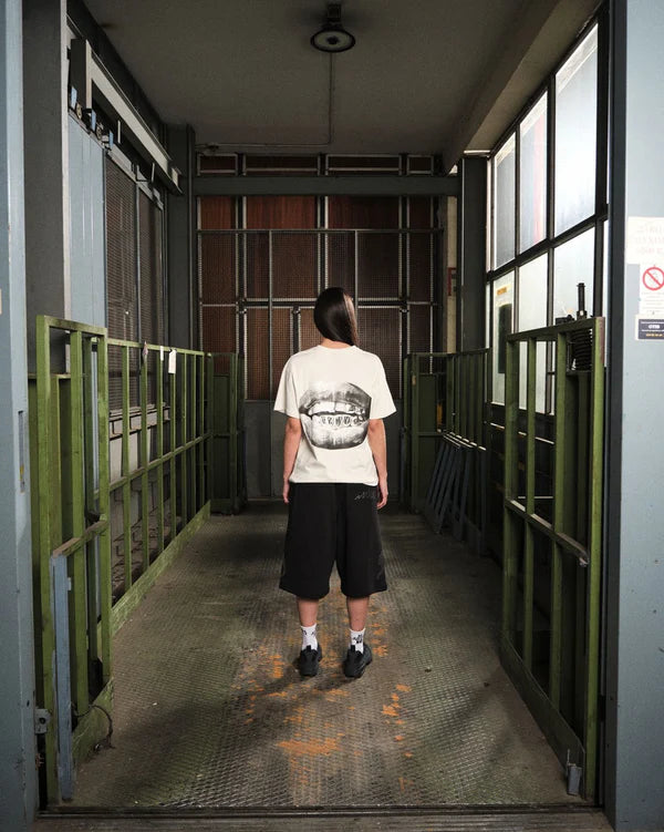 Camiseta Grimey Peace Within The Glitzy Grillz Off White